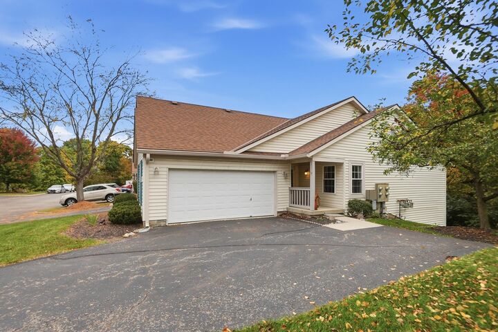 Property Photo: 4466 White Leaf Way OH 43228