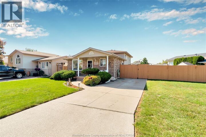 Property Photo:  1589 Blairwood Crescent House  ON N8W 5N9 