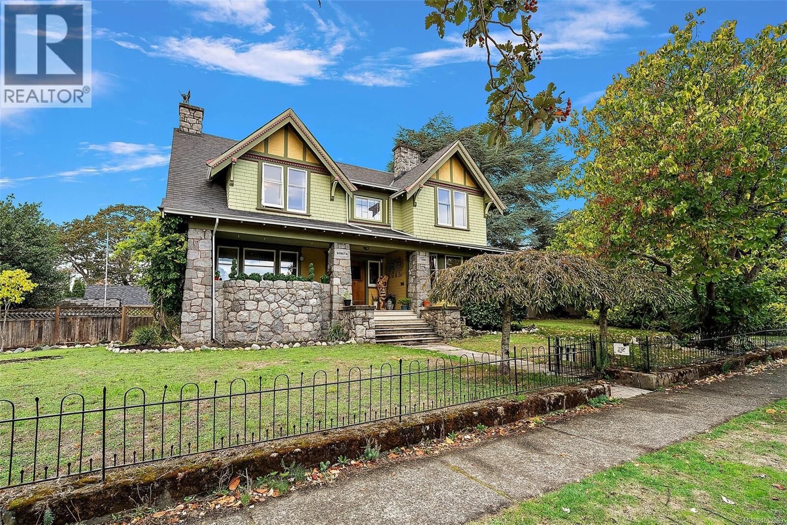 Property Photo:  1900 Belmont Avenue  BC V9R 3Z4 
