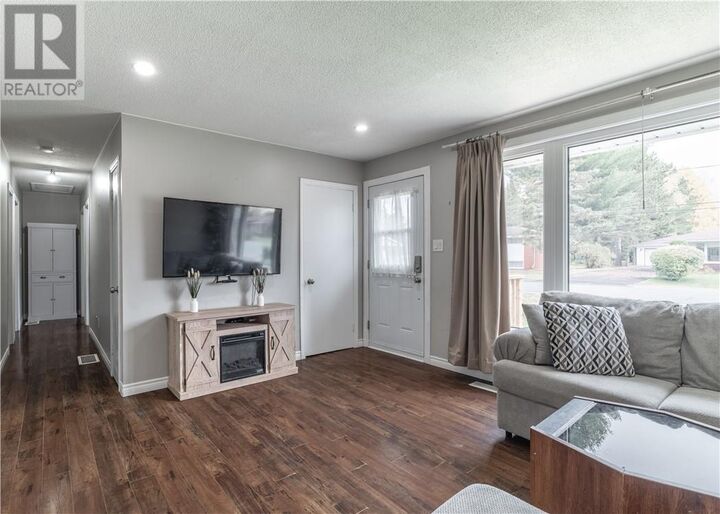 Property Photo:  4995 Coleen Avenue  ON P3P 1H3 