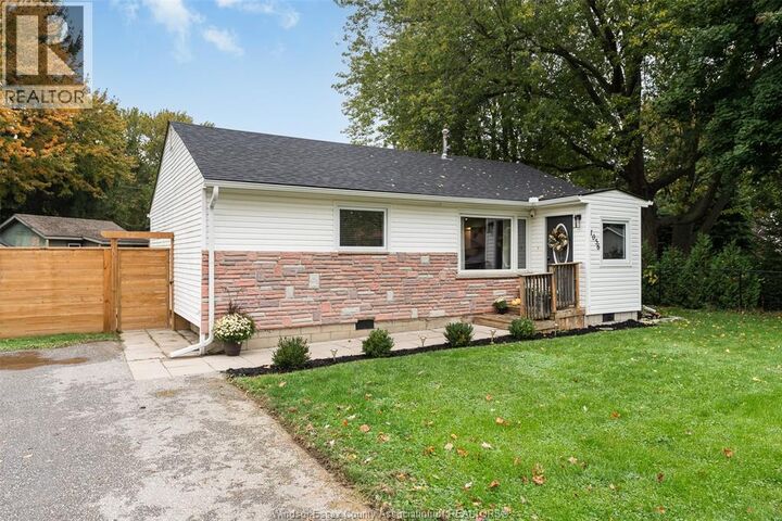 Property Photo:  1056 Spruce Avenue  ON N9Y 3V3 