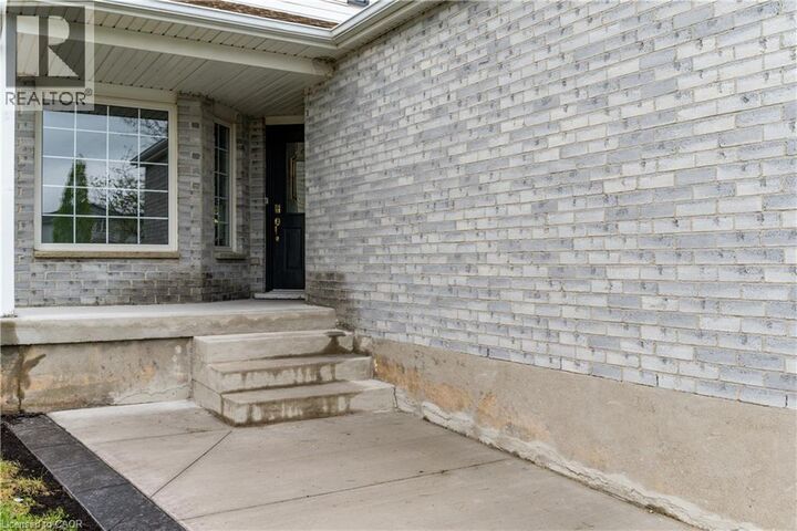 Property Photo:  48 White Sands (Upper) Court Upper  ON N2E 3S4 
