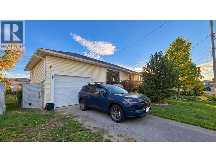 Property Photo:  266 Chestnut Avenue  BC V2B 1L5 