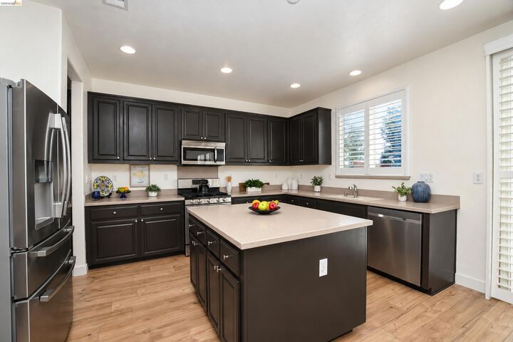 Property Photo: 2332 Forty Niner Ct CA 94531