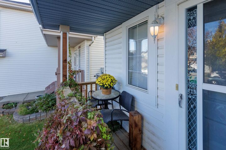 Property Photo:  553 Glenwright Crescent NW  AB T5T 6K8 