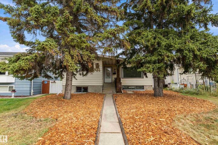 Property Photo:  8612 30 Avenue NW  AB T6K 2X7 
