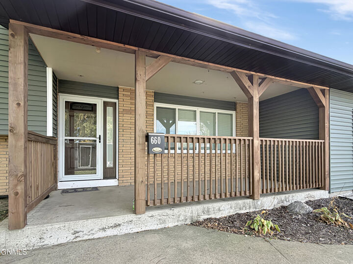 Property Photo:  660 6th Street S  ND 58421 