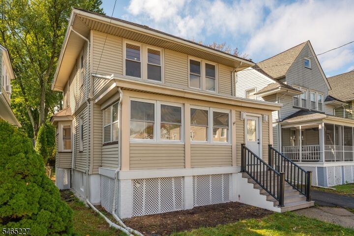 Property Photo:  18 Meeker St  NJ 07052 