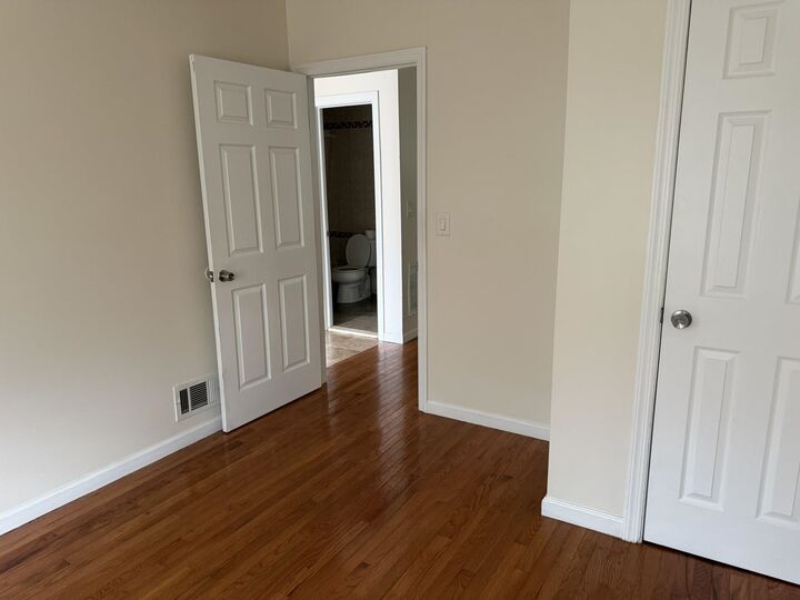 Property Photo:  352 Woodlawn Ave 1  NJ 07305 
