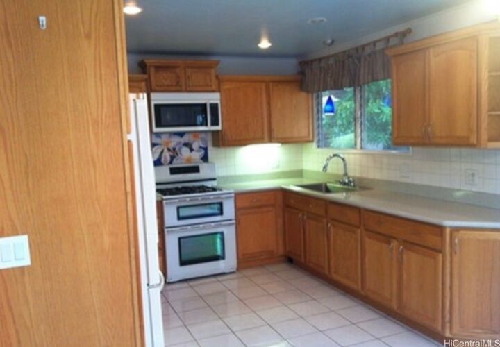 Property Photo: 94-522 Kipou Street HI 96797