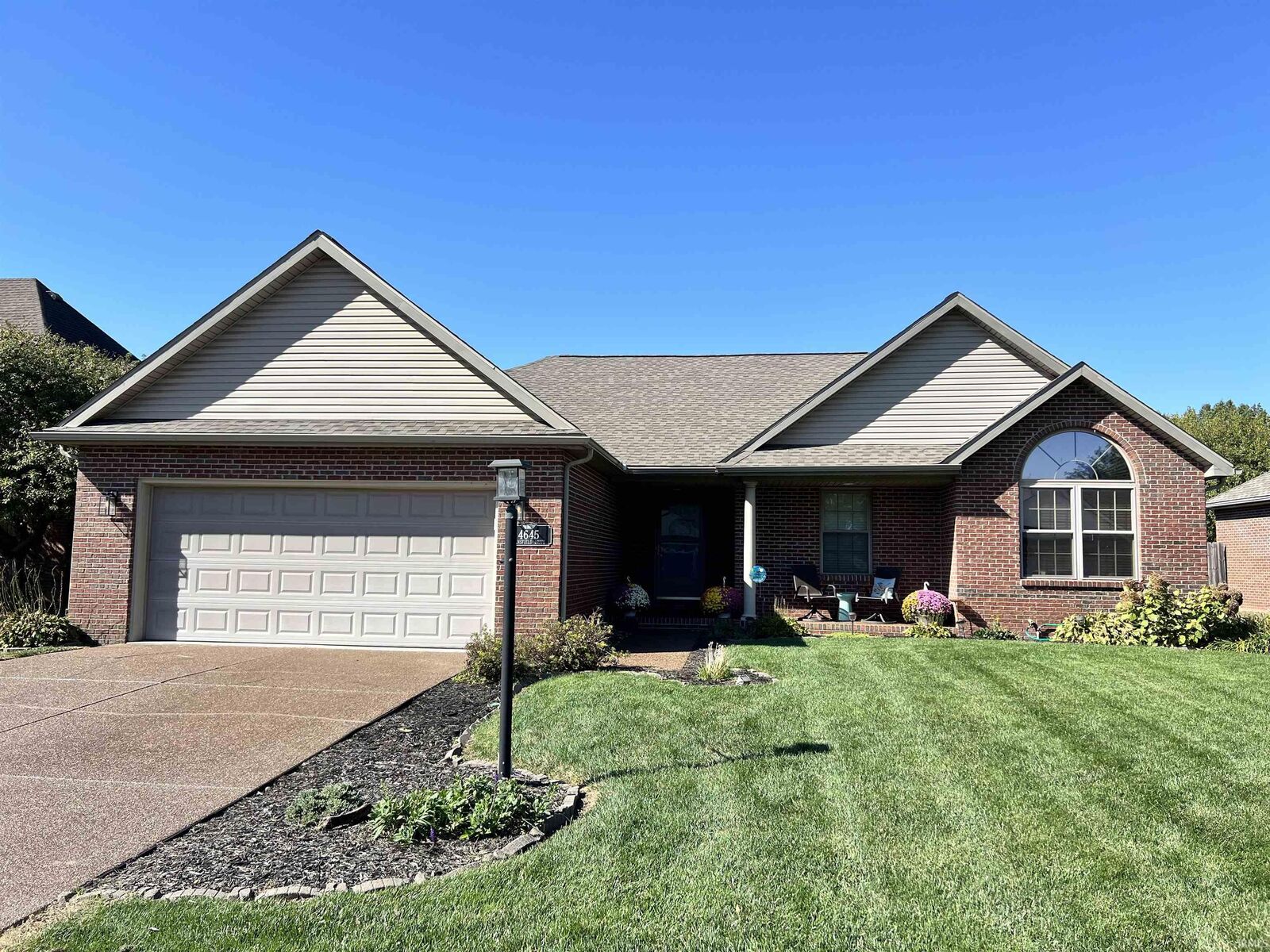 Property Photo: 4645 Mansfield Drive IN 47630