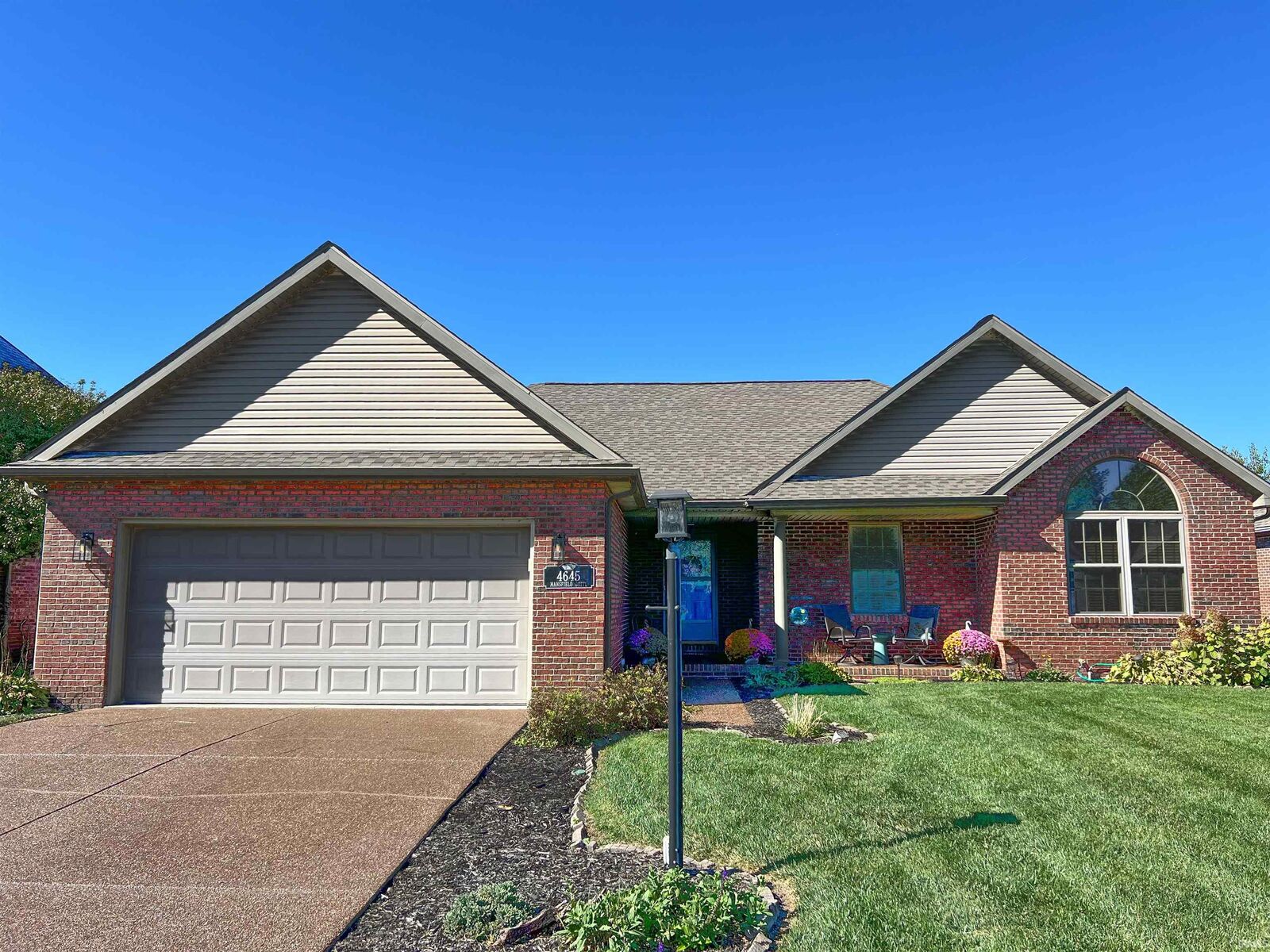 Property Photo:  4645 Mansfield Drive  IN 47630 