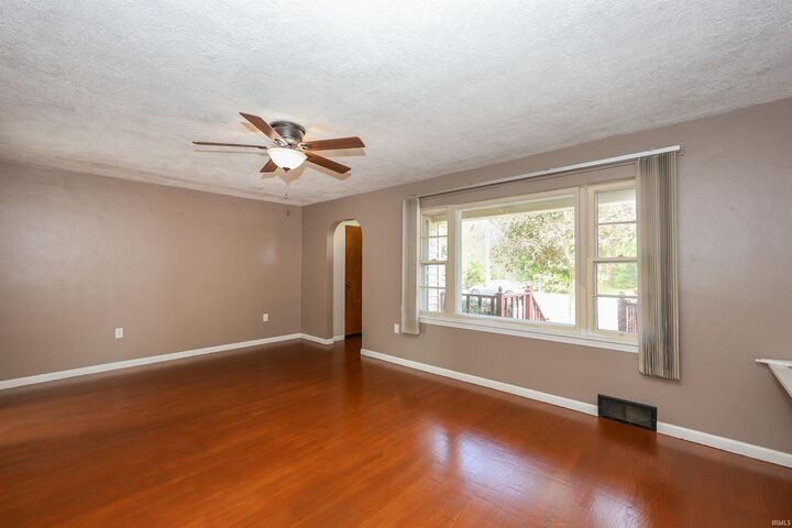 Property Photo:  308 W Mulberry Street  IN 46787-1261 