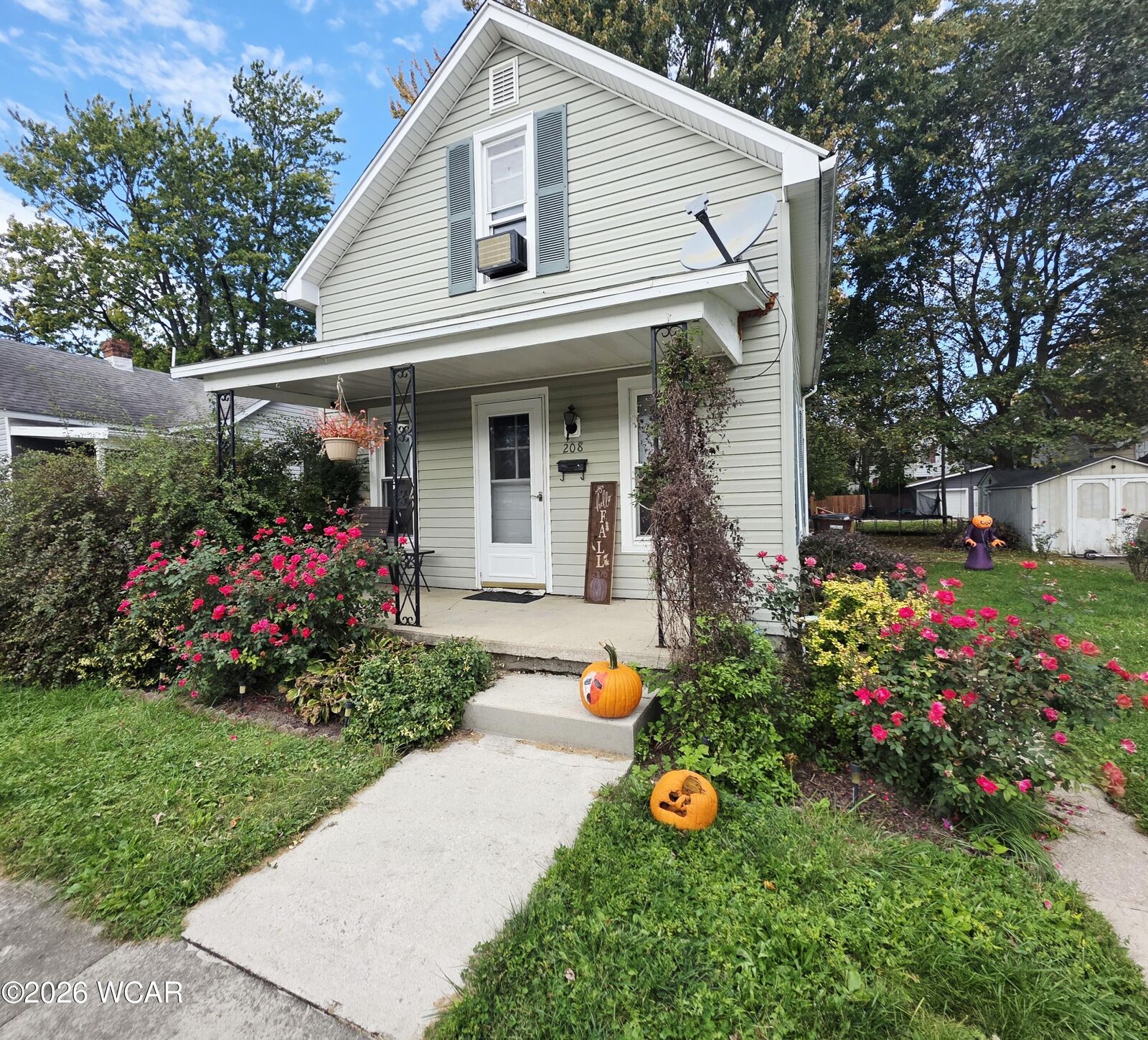 Property Photo: 208 W Montford Avenue OH 45810