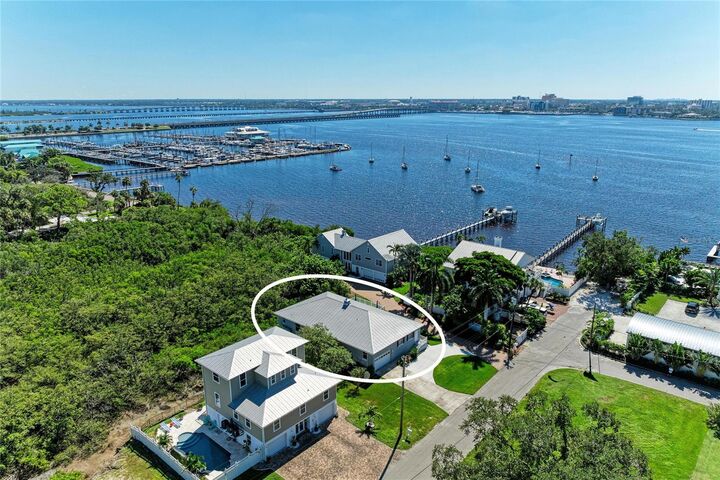 Property Photo: 310 13th Avenue W FL 34221