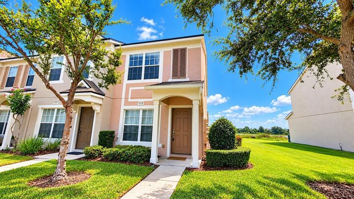 Property Photo: 4528 Kennewick Place FL 33578