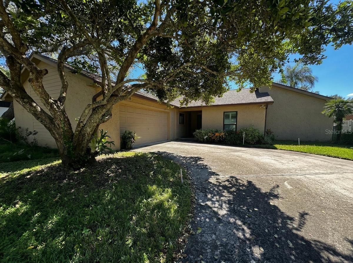 Property Photo: 4506 Old Saybrook Ave FL 33624