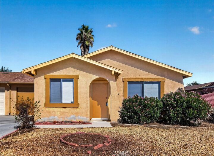 Property Photo:  1964 W Oakland Avenue  CA 92545 