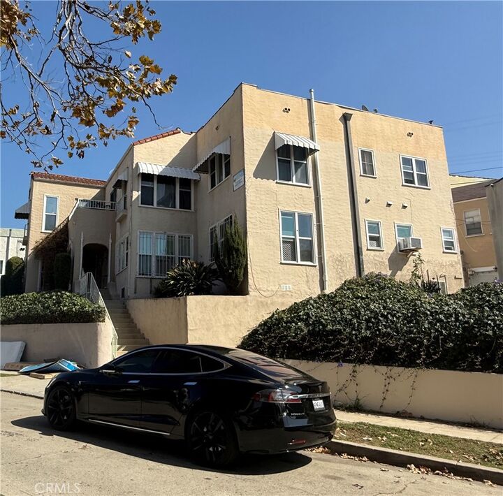 Property Photo:  2116 S Palm Grove Avenue  CA 90016 
