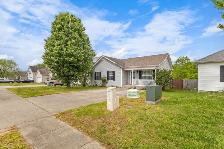 Property Photo: 557 Oakmont Dr TN 37042