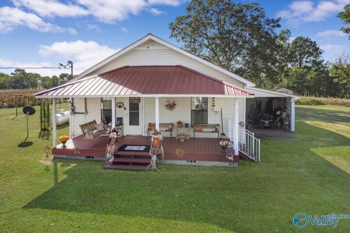 Property Photo: 25 County Road 18 AL 35744