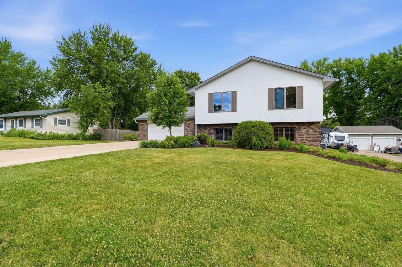 Property Photo:  4027 Elmwood Drive  MN 55375 