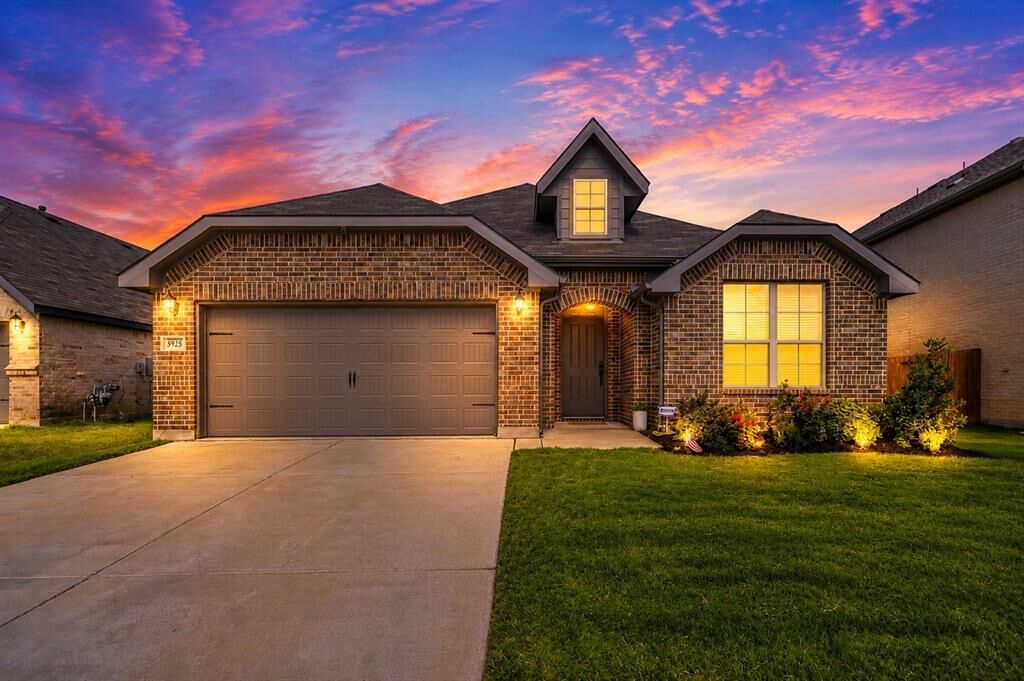 Photo de la propriété:  5925 Lovills Creek  TX 76179 