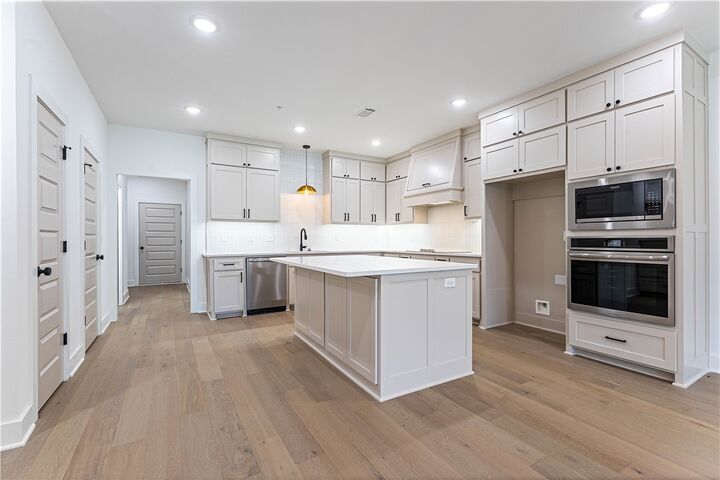 Property Photo:  4104 W Olive Street  AR 72756 