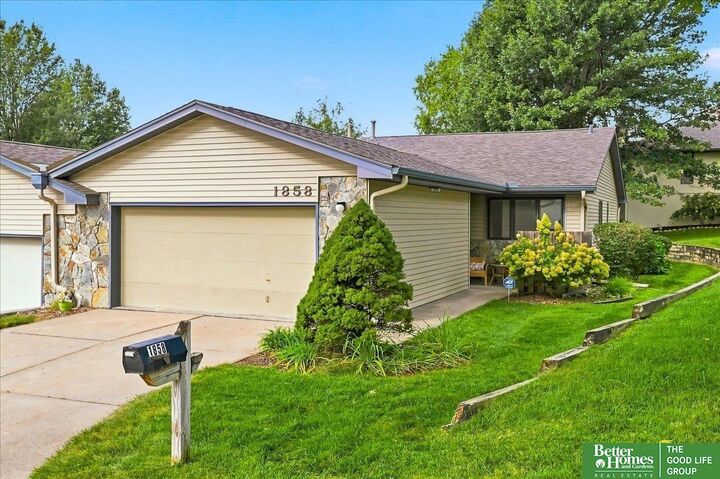 Property Photo: 1858 N 94th Plaza NE 68114