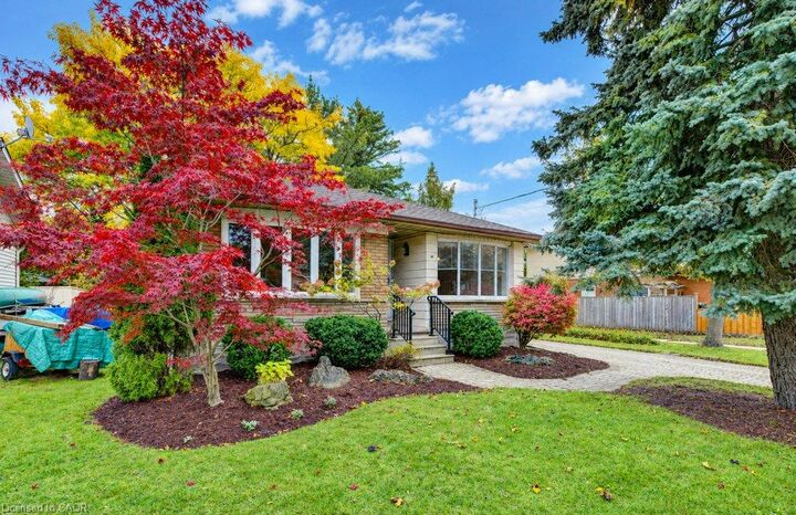 Property Photo:  25 Applewood Avenue  ON N2B 1V9 