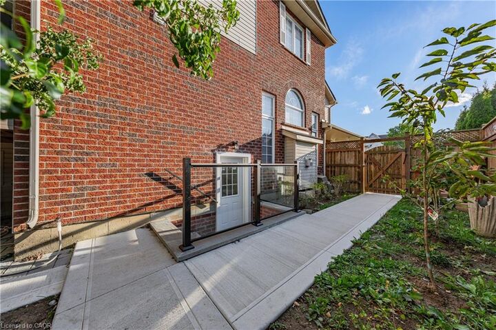 Property Photo:  3 Ivy Lane Court Lower  ON N2N 3P8 