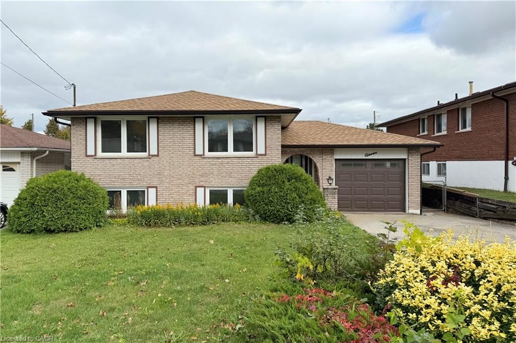 Property Photo:  11 Glenmurray Court  ON L8K 5Y3 