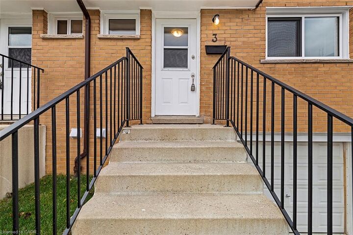 Property Photo:  20 Anna Capri Drive 3  ON L8W 1M6 