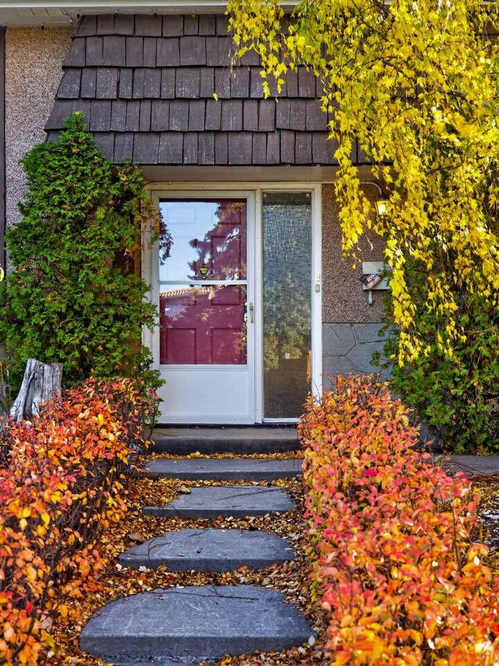 Property Photo:  1219 Hunterquay Hill NW  AB T2K 4T3 