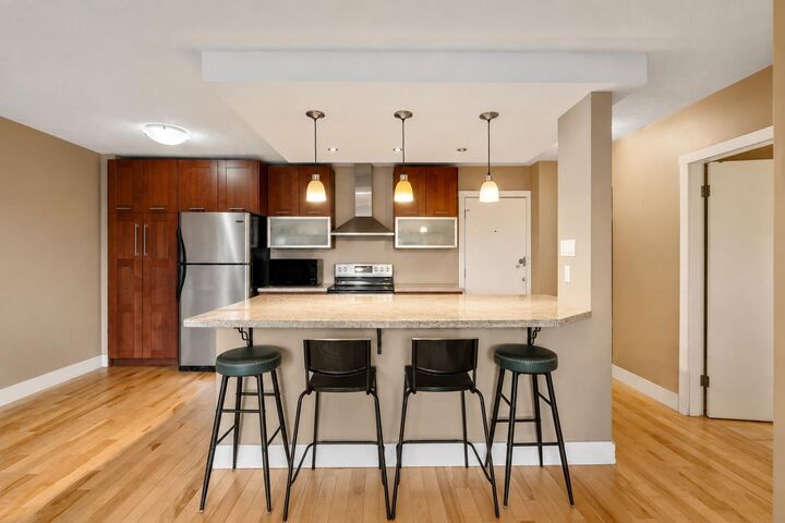 Property Photo:  1027 Cameron Avenue SW 408  AB T2T 0K3 