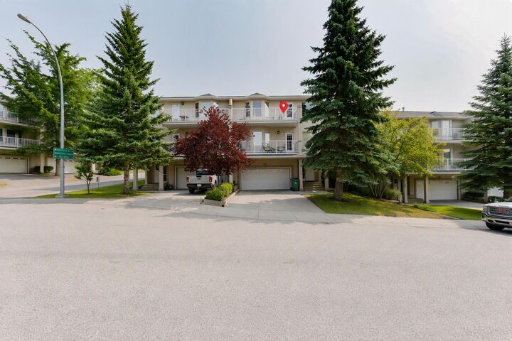 Property Photo:  76 Sierra Morena Green SW  AB T3H 3E5 