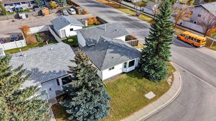 Property Photo:  616 18 Street SE  AB T1V 1L7 
