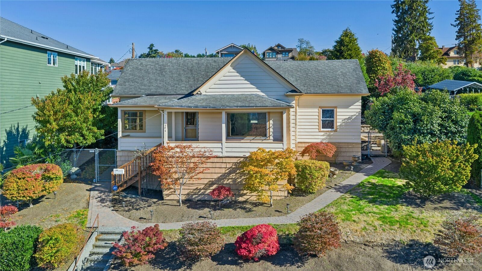 Property Photo: 606 Renton Avenue S WA 98057