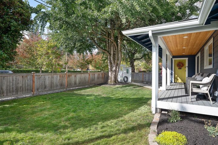Property Photo:  7916  Maple Avenue SE  WA 98065 