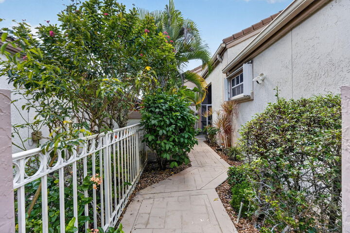 Property Photo: 12850 Oak Knoll Drive FL 33418