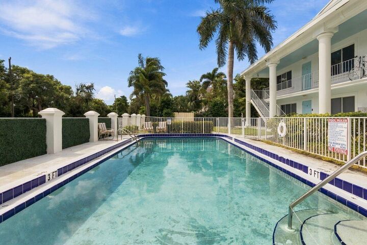 Property Photo: 4529 NE 21st Avenue #3 FL 33308