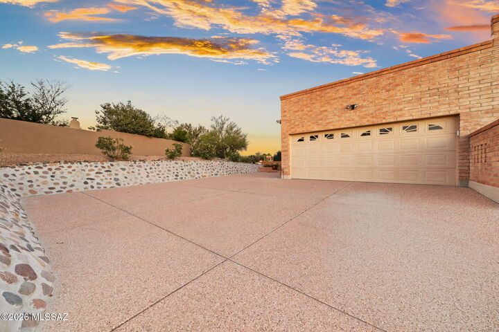 Property Photo:  5980 E Avenida Arriba  AZ 85750 