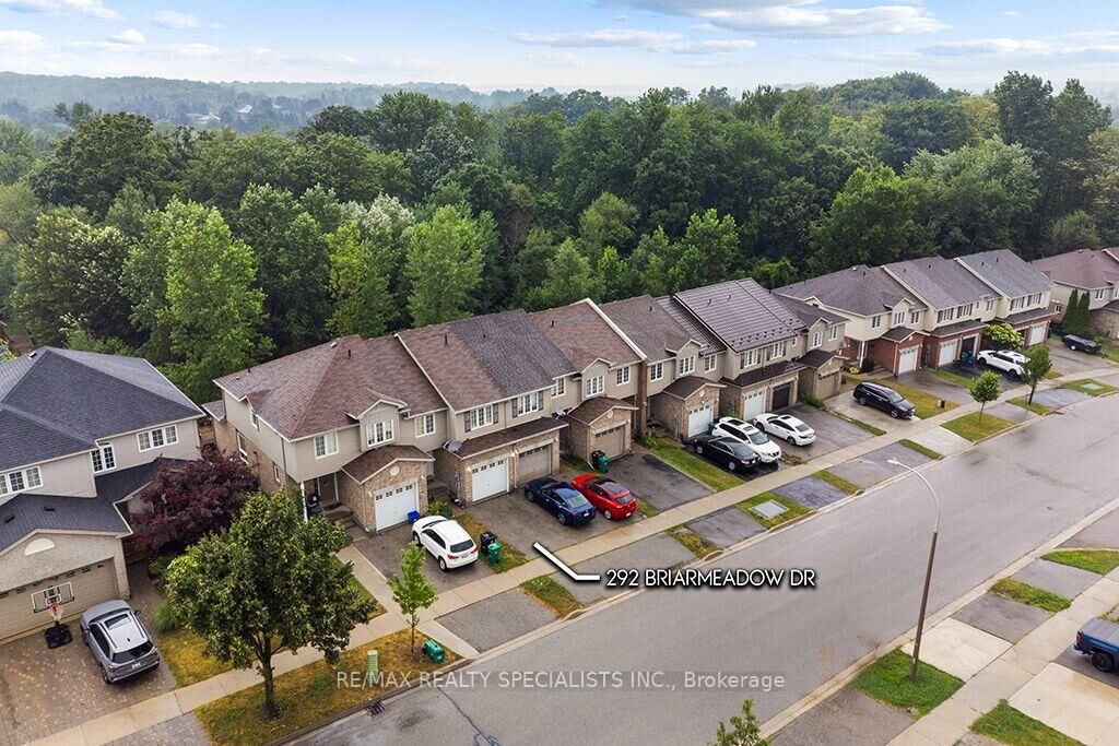 Property Photo:  292 Briarmeadow Drive  ON N2A 4L1 