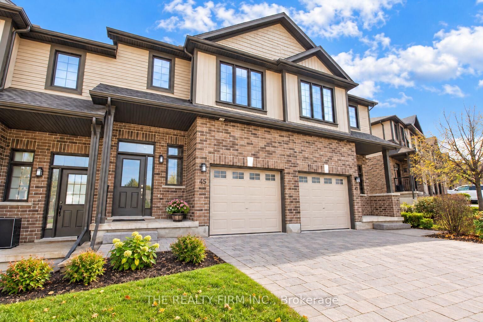 Property Photo:  1030 Oakcrossing Gate 45  ON N6H 0H1 