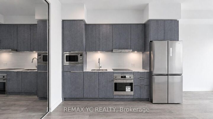 Property Photo:  8 Olympic Garden Drive 411  ON M2M 0B9 