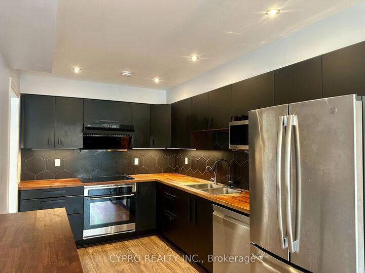 Property Photo:  141 King William Crescent  ON L4B 4P4 