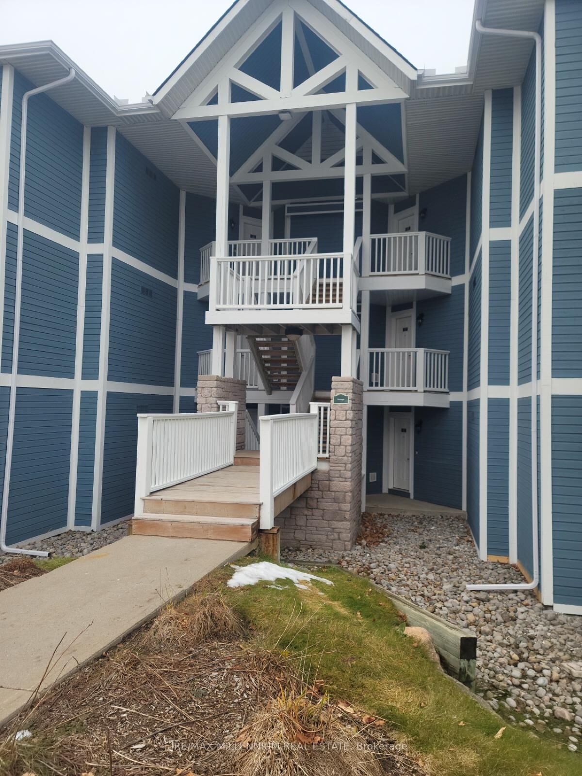 Property Photo:  90 Highland Drive 2442-43  ON L0L 2L0 