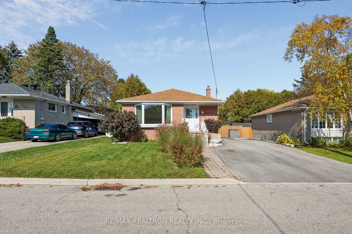 Property Photo:  253 Silverbirch Drive  ON L3Y 2Z6 