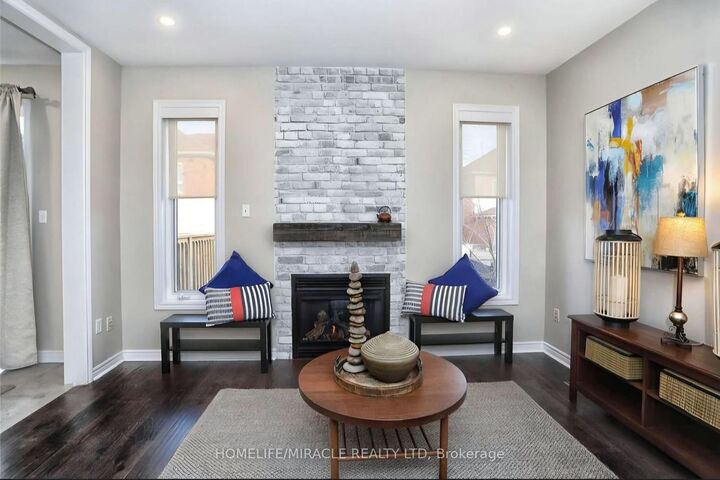 Property Photo:  71 Pantomine Boulevard  ON L6Y 5N4 