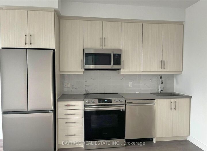 Property Photo: 95 Oneida Crescent 812 ON L4B 0H5